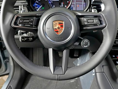 Used 2026 Porsche Macan AWD/4WD image 21