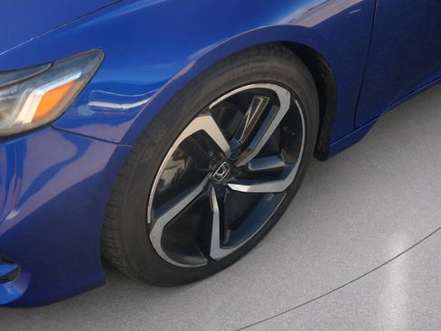 Used 2019 Honda Accord Sport image 9