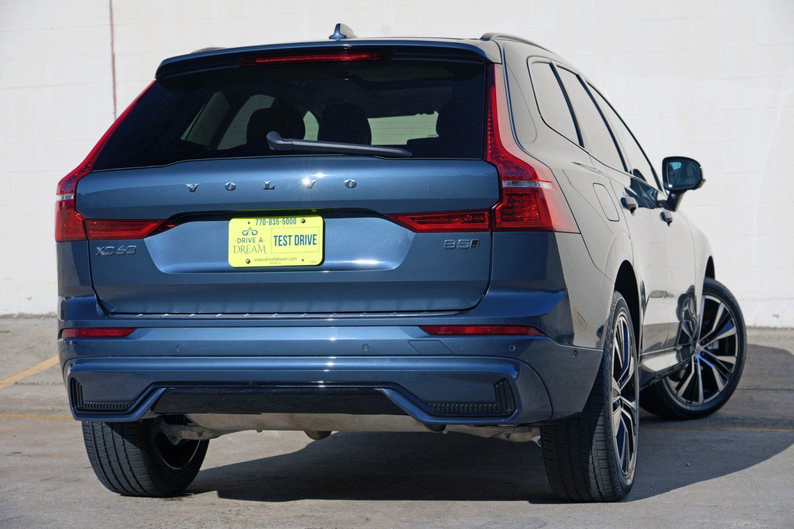 Used 2025 Volvo XC60 B5 Plus w/ Protection Package Premier AWD/4WD image 5