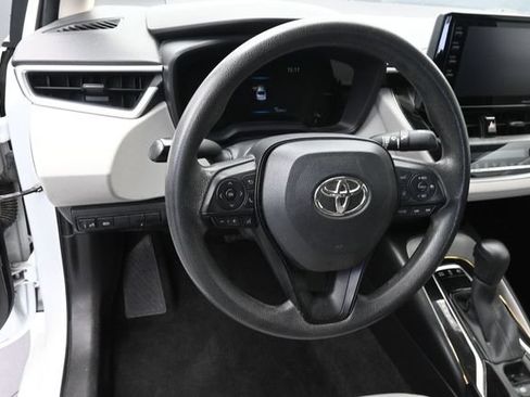 Used 2022 Toyota Corolla LE FWD image 25