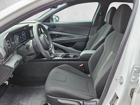 Certified 2025 Hyundai Elantra SEL FWD image 15