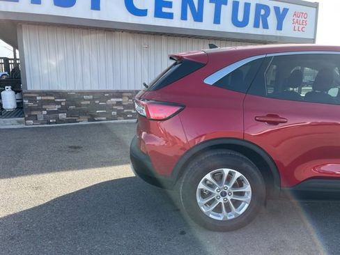 Used 2022 Ford Escape SE image 11
