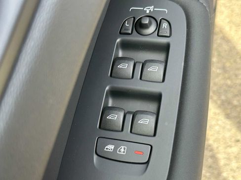 Used 2026 Volvo XC60 B5 Plus w/ Climate Package PRO image 21