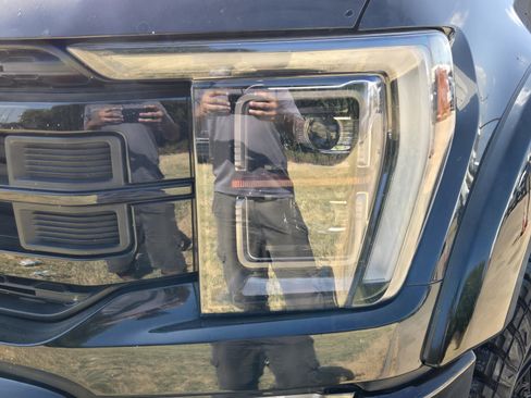 Used 2022 Ford F150 Lariat w/ Equipment Group 502A High AWD/4WD image 7