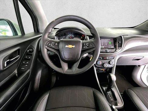 Used 2022 Chevrolet Trax LT AWD/4WD image 7