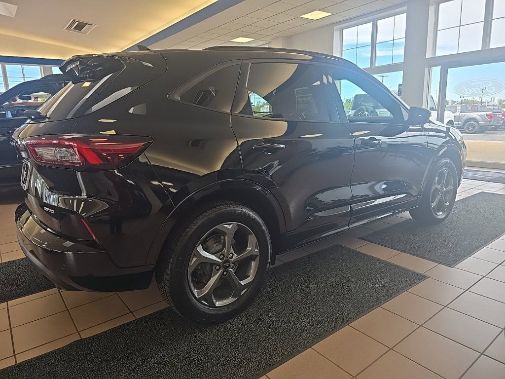 Used 2023 Ford Escape ST-Line w/ Tech Pack #1 AWD/4WD image 7