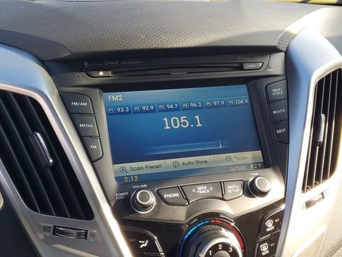 Used 2013 Hyundai Veloster w/ Tech Pkg FWD image 21