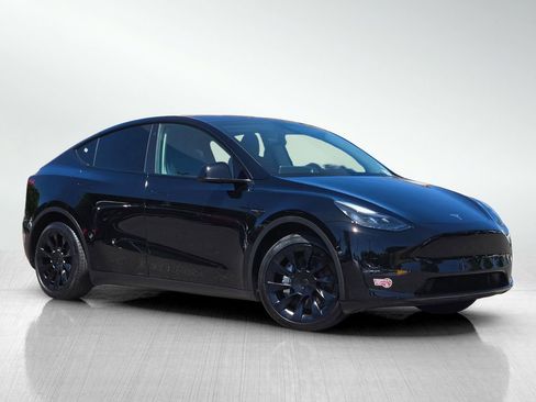 Used 2023 Tesla Model Y Long Range AWD/4WD image 2