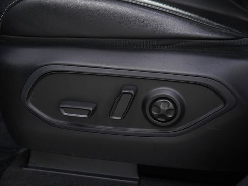 Used 2023 Jeep Grand Cherokee L Limited w/ Black Appearance Package image 31