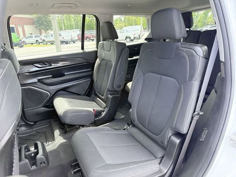 Used 2022 Jeep Grand Cherokee L Laredo w/ Luxury Tech Group I image 15