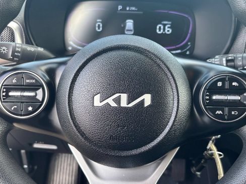 Used 2025 Kia Soul LX w/ LX Technology Package FWD image 22