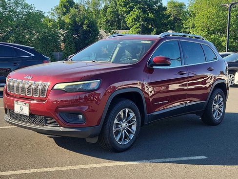 Used 2019 Jeep Cherokee Latitude Plus w/ Cold Weather Group AWD/4WD image 3