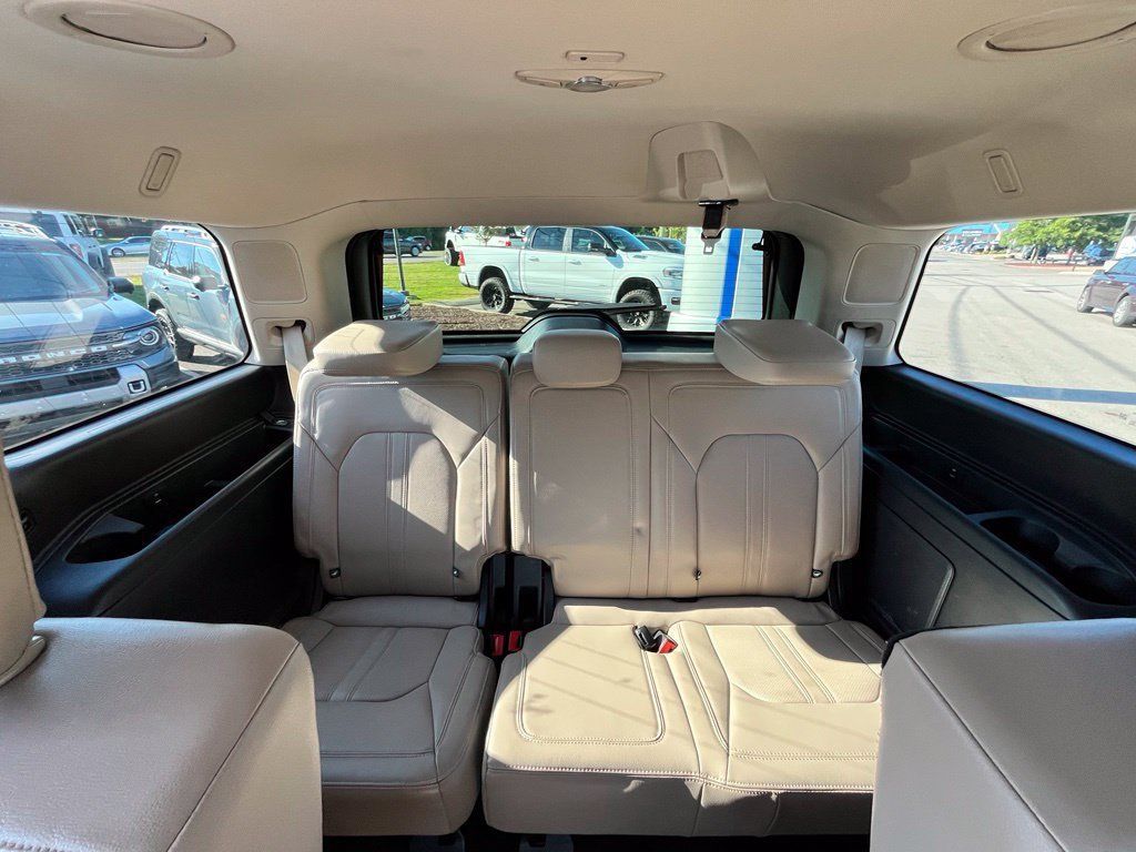 Used 2024 Ford Expedition Limited RWD image 15