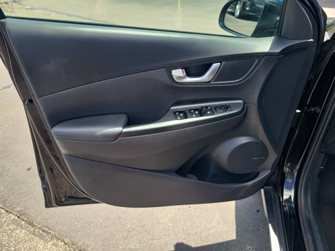 Used 2022 Hyundai Kona Limited AWD/4WD image 18