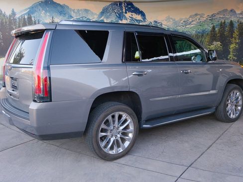 Used 2019 Cadillac Escalade Luxury image 7
