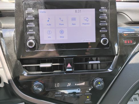 Used 2024 Toyota Camry SE FWD image 17