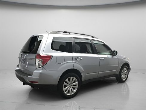 Used 2012 Subaru Forester 2.5X Premium w/ Popular Pkg 2 image 4