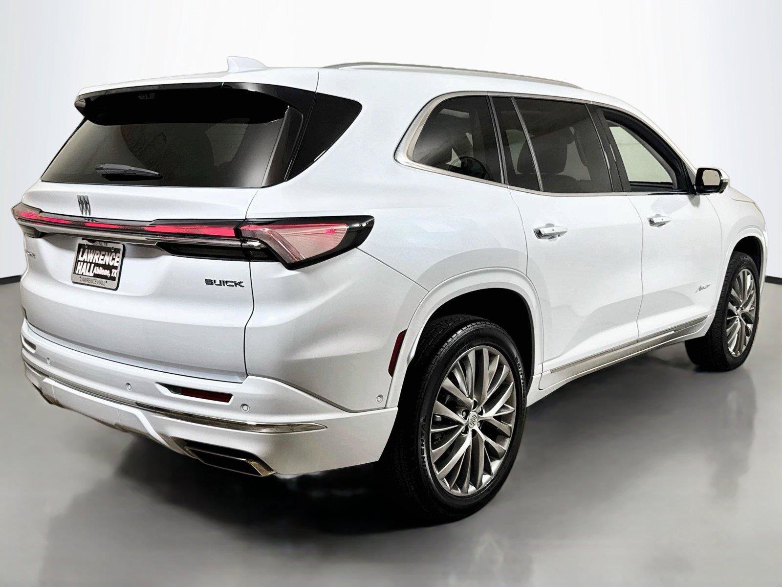 Used 2026 Buick Enclave Avenir w/ Super Cruise Package FWD image 4