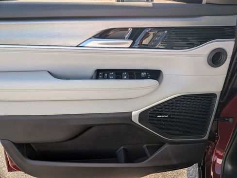 New 2026 Jeep Grand Wagoneer 2WD image 32
