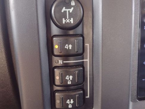 Used 2005 HUMMER H2 SUT w/ Preferred Equipment Group image 12