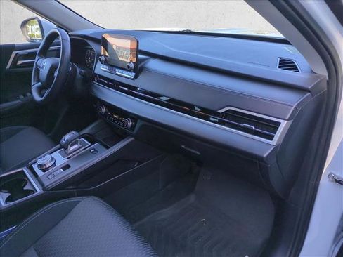 Used 2024 Mitsubishi Outlander ES image 20