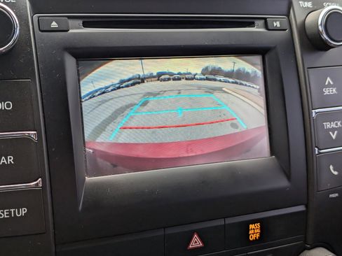 Used 2016 Toyota Camry SE w/ Moonroof Package image 21