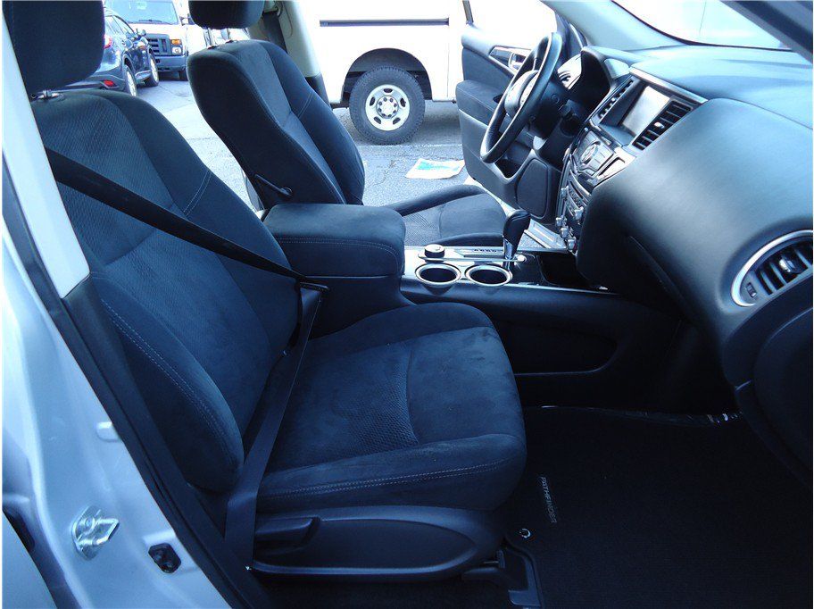 Used 2013 Nissan Pathfinder SV AWD/4WD image 16