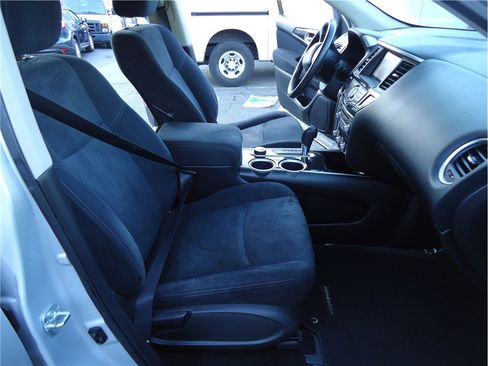 Used 2013 Nissan Pathfinder SV image 16