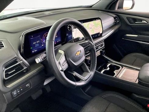 Used 2024 Chevrolet Traverse LT image 12