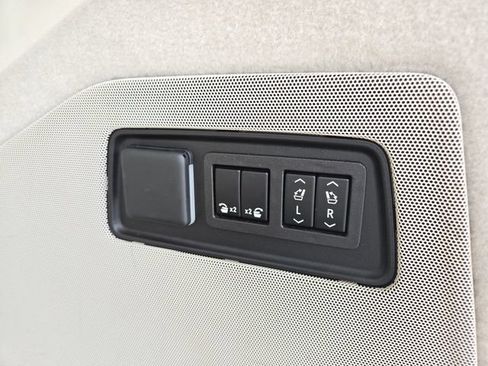 Certified 2023 Cadillac Escalade Premium Luxury Platinum w/ LPO, Radiant Package AWD/4WD image 38