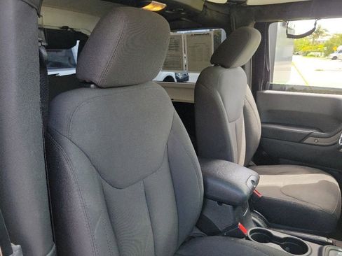 Used 2018 Jeep Wrangler Sport w/ Connectivity Group AWD/4WD image 15