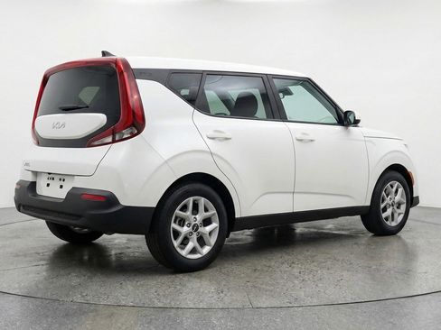 Used 2025 Kia Soul LX w/ LX Technology Package FWD image 7