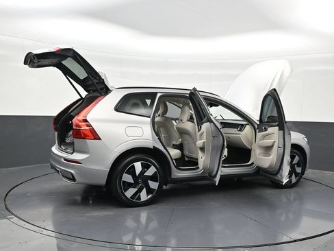 Certified 2025 Volvo XC60 T8 Plus w/ Protection Package Premier AWD/4WD image 33
