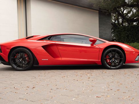 Used 2019 Lamborghini Aventador S AWD/4WD image 5
