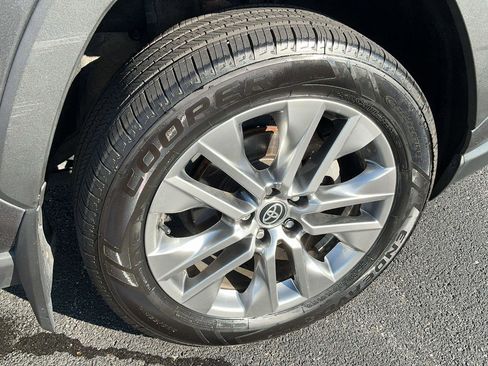 Used 2023 Toyota RAV4 XLE Premium image 6