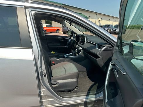Used 2025 Toyota RAV4 XLE AWD/4WD image 28