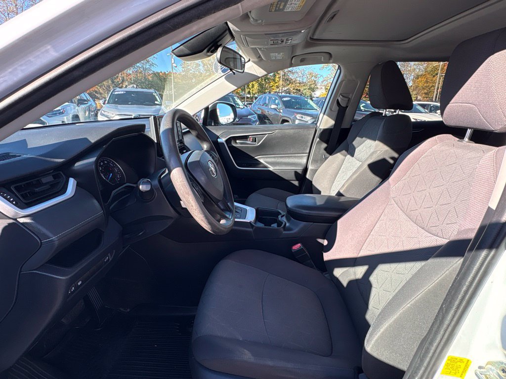 Certified 2020 Toyota RAV4 XLE w/ Convenience Package AWD/4WD image 17