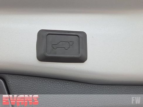 Used 2023 Toyota RAV4 XLE Premium AWD/4WD image 31