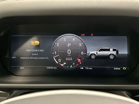 Certified 2025 Land Rover Defender 110 X-Dynamic SE image 31