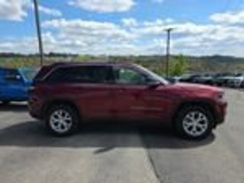 Used 2023 Jeep Grand Cherokee Limited AWD/4WD image 4