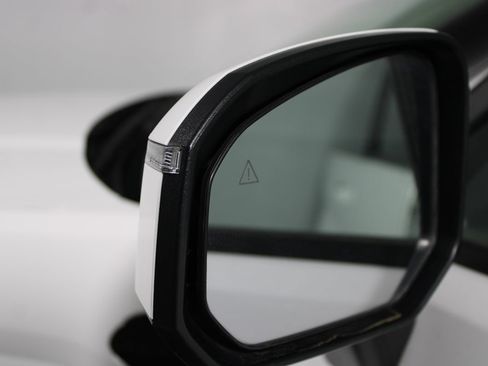Used 2024 Hyundai Santa Fe SEL FWD image 9