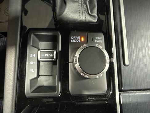 Used 2025 Toyota Sequoia Platinum AWD/4WD image 37