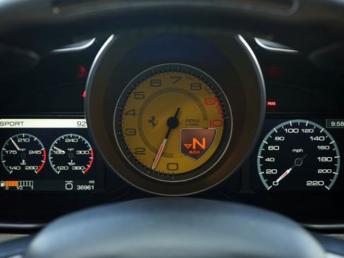 Used 2013 Ferrari 458 Spider RWD image 14