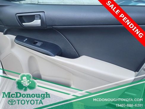 Used 2014 Toyota Camry LE image 19