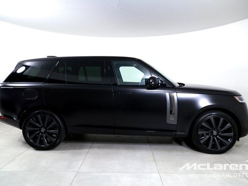 Used 2025 Land Rover Range Rover SV AWD/4WD image 9