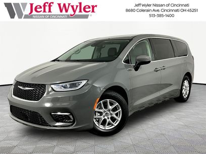 Used 2023 Chrysler Pacifica Touring-L