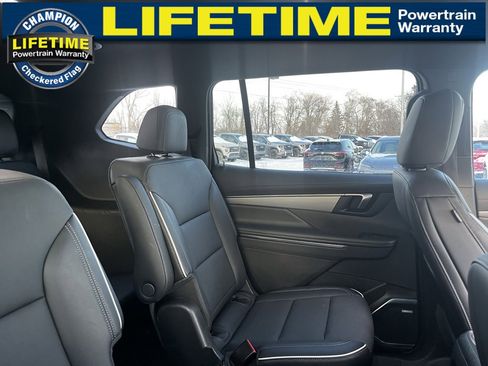 Used 2025 Buick Enclave Preferred image 38