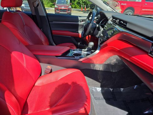 Used 2020 Toyota Camry XSE w/ Navigation Package image 10