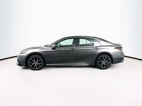 Used 2021 Toyota Camry SE FWD image 4
