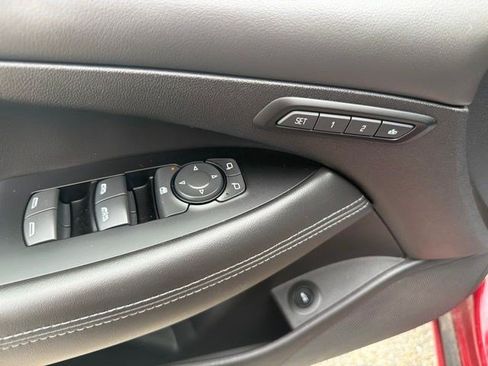 Used 2018 Buick LaCrosse Essence FWD image 12